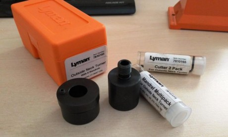 Vendo herramienta para rectificar cuellos de Lyman. Es la pieza que se coloca en el trimmer y sirve para 00