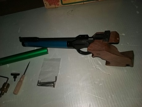 Hola a todos.
Pongo a la venta una pistola de aire Morine 162 ei.
Con maletín, 2 botellas y cacha L, y 02