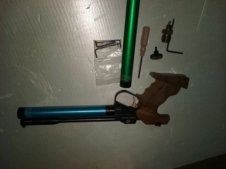 Hola a todos.
Pongo a la venta una pistola de aire Morine 162 ei.
Con maletín, 2 botellas y cacha L, y 00