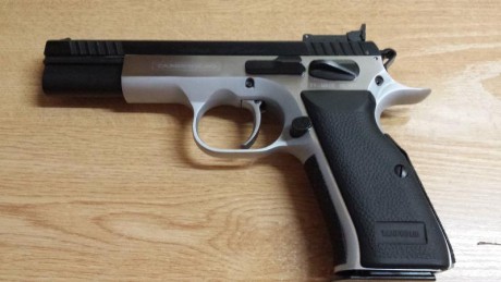 HOLA  VENDO PISTOLA DEL 9 MMP MARCA TANFOGLI MODELO ULTRA MATCH
CON DOS CARGADORES Y SU MALETIN 
PRECIO 00