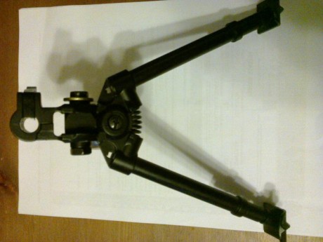 Se vende conjunto formado por: 
1 bípode  copia de VersaPod.  Patas de 13 cms de largo, extensibles hasta 02