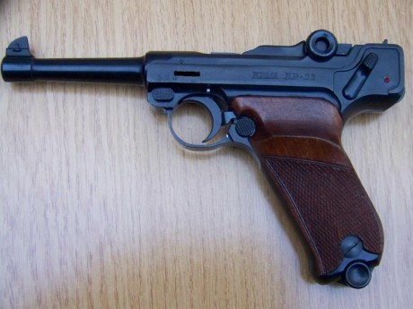 Vendo ERMA modelo EP-22, copia en calibre .22 l.r. de la mitica P-08 alemana, fabricada por la desaparecida 02