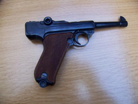 Vendo ERMA modelo EP-22, copia en calibre .22 l.r. de la mitica P-08 alemana, fabricada por la desaparecida 01