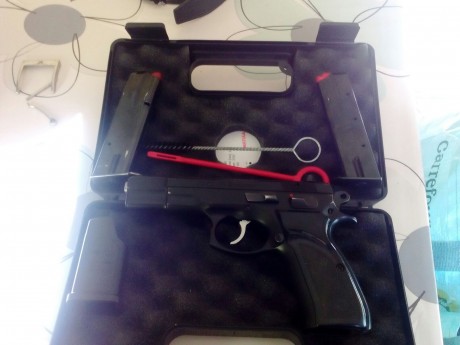---VENDIDA--- GRACIAS

Se vende CZ 75B 9mm pb,buen estado ,2 cargadores de 16,caja original.
240 euros 10