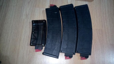 Por falta de uso vendería SIG 522, con sus accesorios.

Tiene montado un quad rail, y también tiene el 01