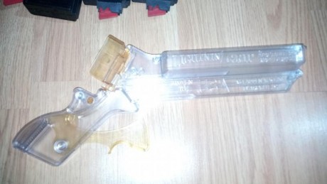 Por falta de uso vendería SIG 522, con sus accesorios.

Tiene montado un quad rail, y también tiene el 00