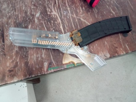 Por falta de uso vendería SIG 522, con sus accesorios.

Tiene montado un quad rail, y también tiene el 21