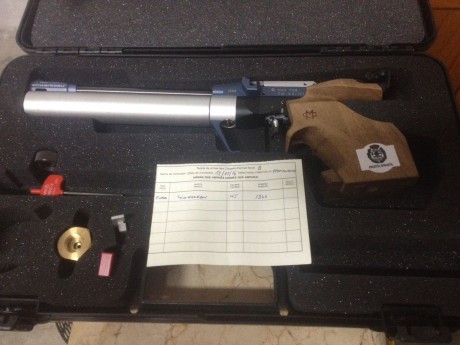 Un amigo del club me ha pedido le ponga en venta la Feinwerkbau P58 de su mujer.
Pistola de Diciembre 10