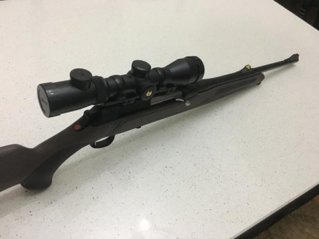 Vendo mi sauer 303 del 300 por dejar de montear. No a tirado ni una caja de balas. Incluye visor nikon 00