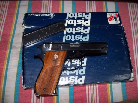 Vendo esta pistola Smith & Wesson modelo 39-2, calibre 9mm pb, la cual no uso y se encuentra en magnífico 01