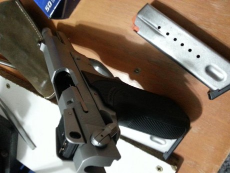 Buenos dias
Vendo pistola S&W Md.5906 9Pb por no usar ya que me dedico mas a la competicion con carabina/rifle
Esta 00