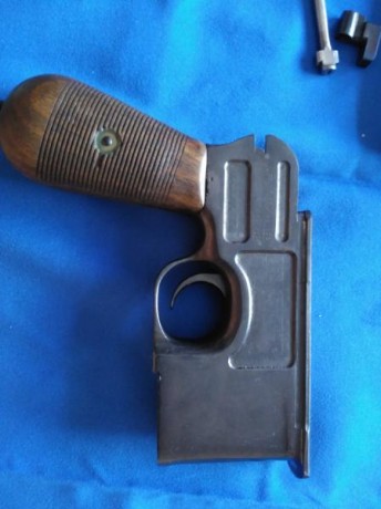 Pistola Mauser C96.
Calibre 7.63x25.
Buen estado general.  Mecanismos funcionan correctamente. 
Funda 161