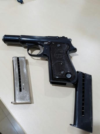 Hola a todos, un amigo del Club, no muy diestro en internet, vende pistola Astra modelo Falcon 4000, calibre 11