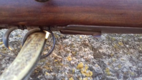 Se vende rifle marca Vom Hofe en calibre 5,6x61 Super Expres Vom Hofe.  Tiene un cerrojo tipo mauser 98, 00