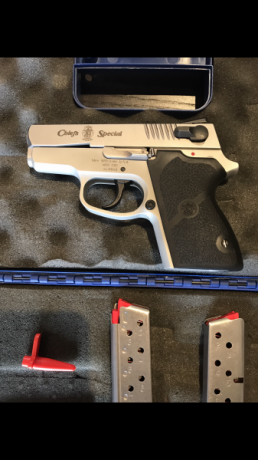 Pistola calibre 9mm parabellum en perfecto estado como nueva color acero con sus dos cargadores de 7 cartuchos 00