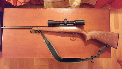 Vendo carabina  CZ 513 Farmer  del calibre  .22 LR .
Sólamente estrenada, está impoluta, excepto un arañazo 12