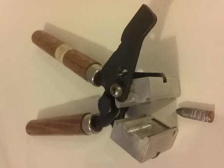 Hola a Todos, vendo 2 turquesas para rifle 7mm y gas checks 7mm/8mm y cal.44
Turquesa RCBS 28-168 FN doble 01