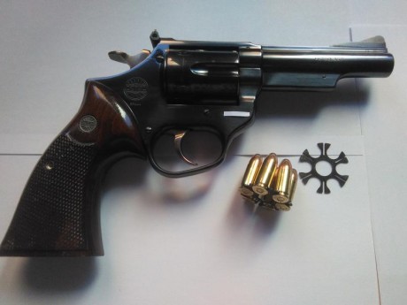 Hola compañeros.
Tengo un amigo que me ha encargado le anuncie unas armas que desea vender.
La que expongo 11