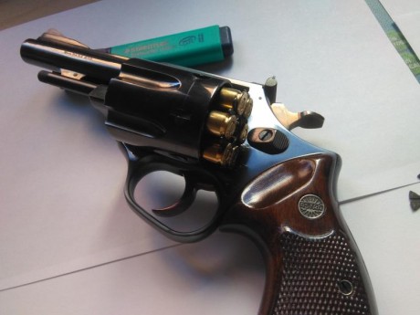 Hola compañeros.
Tengo un amigo que me ha encargado le anuncie unas armas que desea vender.
La que expongo 20