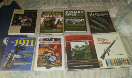 Vendo los libros siguiente    Contesto por privado  .  gastos de envio gratis
                        00