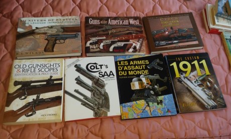 Vendo estos libros, comprando tres o mas gastos envio gratis, contesto por privado
Beretta history  color 02