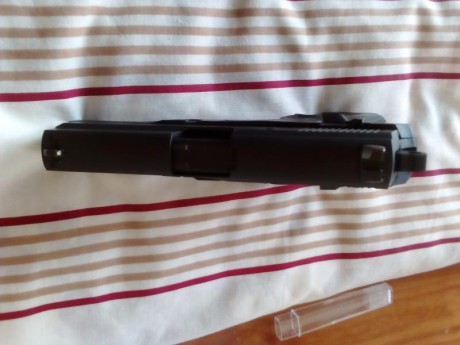 ----- VENDIDA -----

Se vende pistola compacta 9 mm pb,muy buen estado,3 cargadores de 15,caja original,un 71