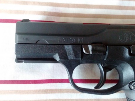 ----- VENDIDA -----

Se vende pistola compacta 9 mm pb,muy buen estado,3 cargadores de 15,caja original,un 82