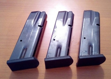 Buenas. Vendo varios cargadores de 9 mm parabellum desconocidos. No se los modelos a los que pertenecen. 02