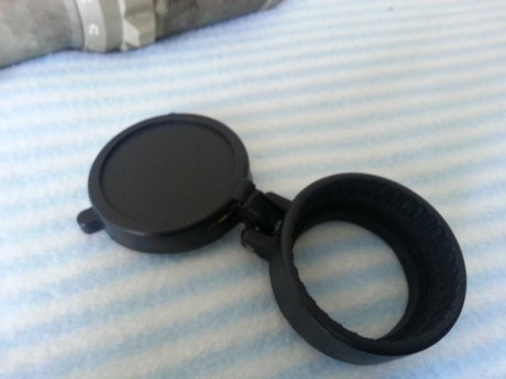 Vendo visor millett DMS 1-4x24 con tubo de 30mm y reticula DOT iluminada roja, estaba montado en un cetme 20