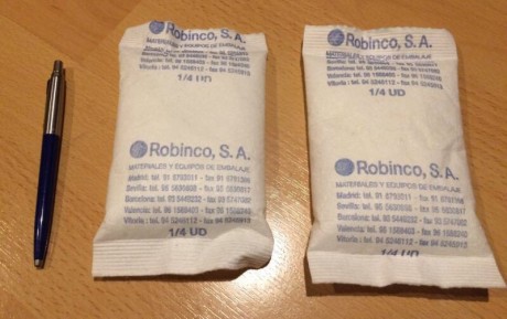 Bolsas de silicagel industriales de 160 gramos, para absorber la humedad en armeros o cajas fuertes.

Son 00