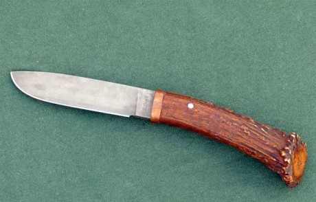 Vendo éste cuchillo del artesano americano Robert Dark de mi colección. Está sin estrenar

    Longitud 02