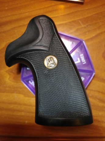 Vendo dos cargadores rapidos para el modelo de revolver S&W 28 Patrolman por 30 € con portes dentro 00