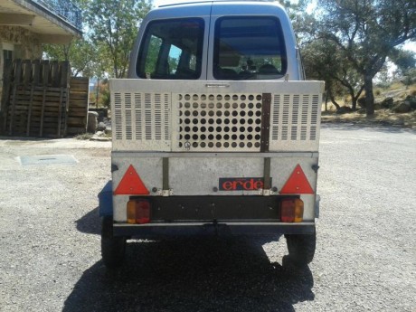 Se vende remolque para perros, caza, leña, etc. Tiene cerradura con llave.
Perfecto estado.
Precio: 300 00