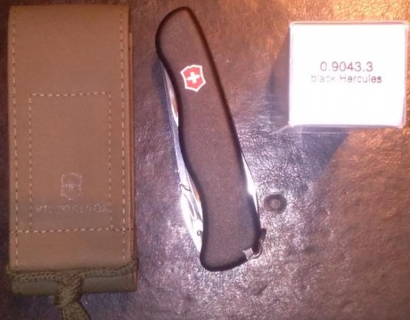 Buenas tardes:

pongo a la venta las siguientes navajas, todas a estrenar con su caja, gastos de envío 01