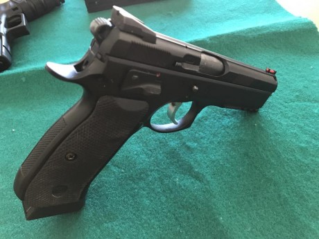 CZ shadow, practicamente nueva.

Tres cargadores y funda de extraccion rapida.

700 €, el arma esta en 02