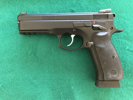 CZ shadow, practicamente nueva.

Tres cargadores y funda de extraccion rapida.

700 €, el arma esta en 00