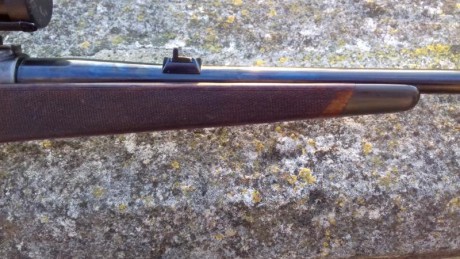 Se vende rifle marca Vom Hofe en calibre 5,6x61 Super Expres Vom Hofe.  Tiene un cerrojo tipo mauser 98, 70