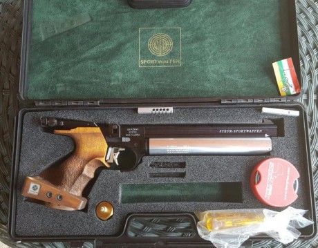 Un compañero del club de tiro vende esta pistola, es una Steyr LP50 con muy poco uso, dos cargadores, 01