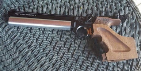 Un compañero del club de tiro vende esta pistola, es una Steyr LP50 con muy poco uso, dos cargadores, 00