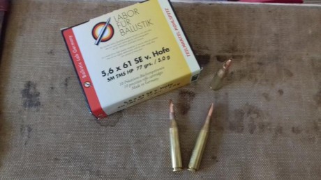 Se vende rifle marca Vom Hofe en calibre 5,6x61 Super Expres Vom Hofe.  Tiene un cerrojo tipo mauser 98, 90