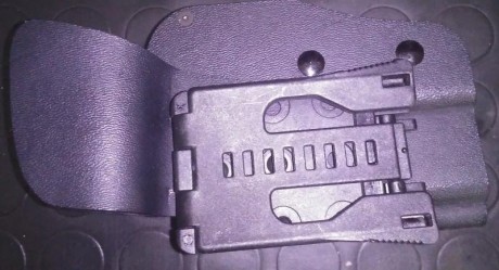 Se vende funda marca HS para pistolas Glock, la he probado con la 17 y entra perfecta, enganche rápido 00