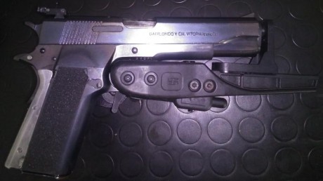 Se vende funda marca HS Speedsec 6 GF L muy adaptable, probada para pistolas 1911, queda fijada, le falta 02