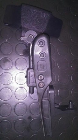 Se vende funda marca HS Speedsec 6 GF L muy adaptable, probada para pistolas 1911, queda fijada, le falta 01