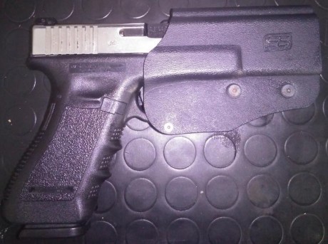 Se vende funda marca HS para pistolas Glock, la he probado con la 17 y entra perfecta, enganche rápido 10