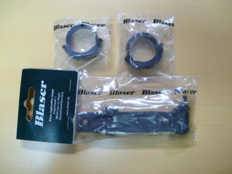 Vendo:

 -Montura Blaser carril Zeiss ZM 300€
 -Montura Blaser anillas 300€
 -Cabezal Blaser para grupo 00
