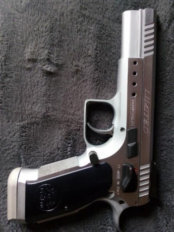 VENDIDA.

Buenas tardes, compañeros.

Pongo a la venta mi Tanfoglio Limited de calibre 9mm. Pistola de 00