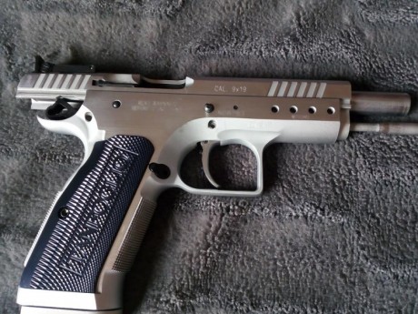 VENDIDA.

Buenas tardes, compañeros.

Pongo a la venta mi Tanfoglio Limited de calibre 9mm. Pistola de 10