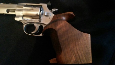 Hola a todos, pongo a la venta un revólver Weihrauch Calibre 38. Monta cachas Nilh. Tiene poco uso y soy 01