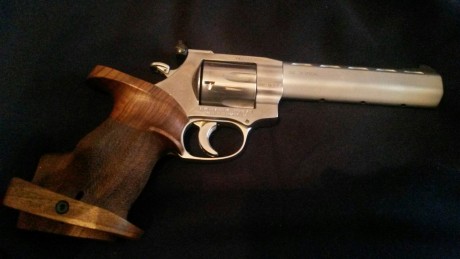 Hola a todos, pongo a la venta un revólver Weihrauch Calibre 38. Monta cachas Nilh. Tiene poco uso y soy 01