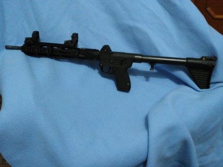 Se vende una Keltec sub 2000 del 9PB y cargadores de Glock 17, con el kit de guardamanos de Red Lion que 02